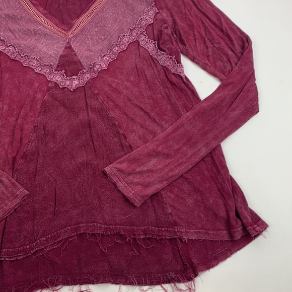 Gimmicks by Buckle Long sleeve pullover Distressed Top Size Small burgundy - Picture 5 of 11